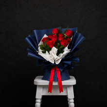 Load image into Gallery viewer, Elegant Romantic Flower Arrangement
