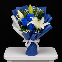 Load image into Gallery viewer, Gentleman White Grace Bouquet