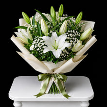 Load image into Gallery viewer, Ivory Majesty Bouquet