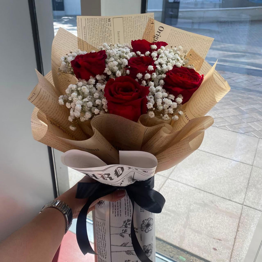 Charming 5 Red Roses & Gypso Bouquet | Valentine’s Day Flowers Dubai