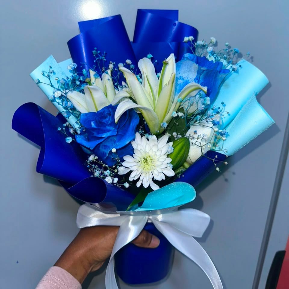 Elegant White Lily & Rose Bouquet – Fresh Flowers with Gypsophila